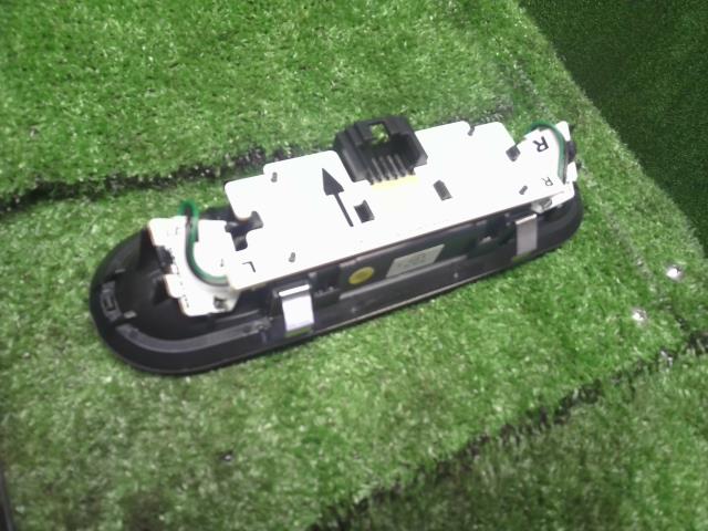 アウディ A6 ルームランプ DBA-4GCHVS 4G0947135B