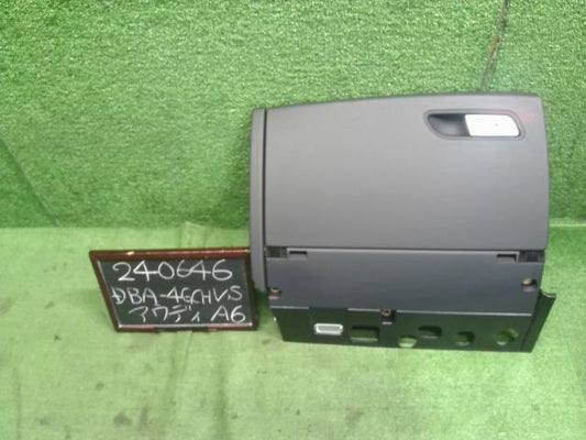 アウディ A6 グローブＢＯＸ DBA-4GCHVS