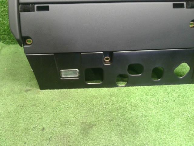 アウディ A6 グローブＢＯＸ DBA-4GCHVS
