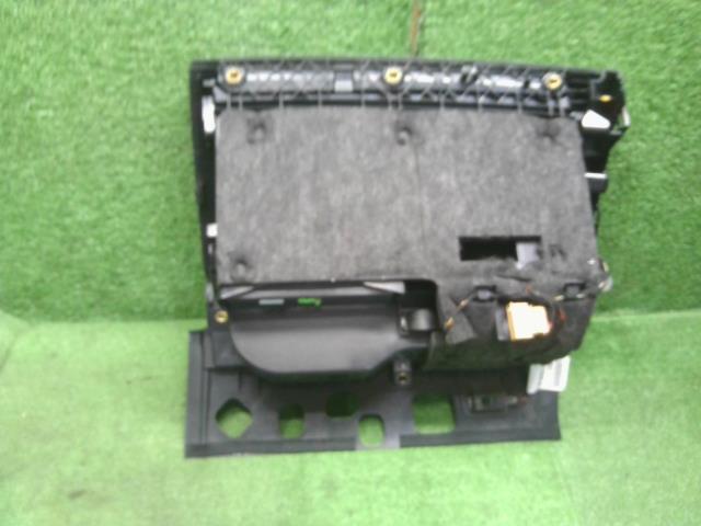 アウディ A6 グローブＢＯＸ DBA-4GCHVS