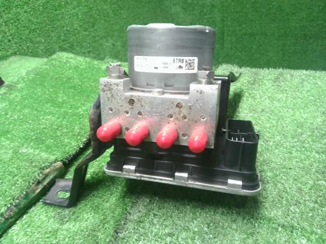 スイフト ＡＢＳアクチュエーター DAA-ZD53S 56130-67RQ3