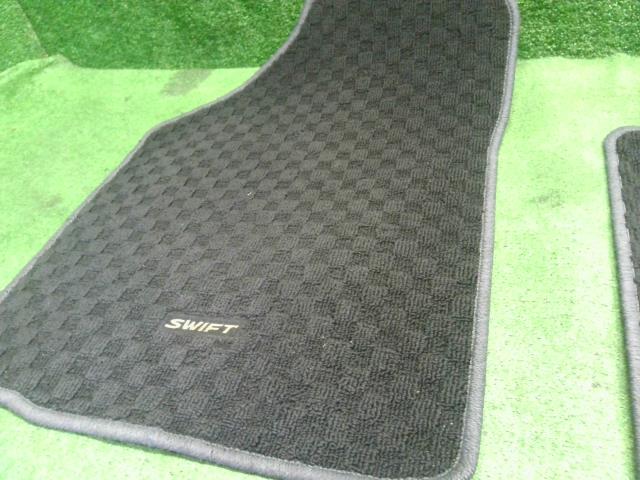 スイフト フロアマット DAA-ZD53S