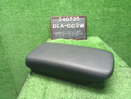 アウトランダー コンソールボックス DLA-GG2W 8011B160XA