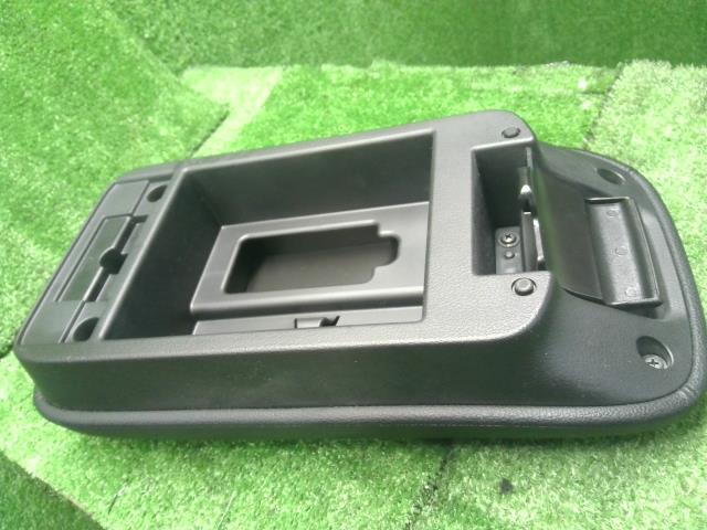 アウトランダー コンソールボックス DLA-GG2W 8011B160XA
