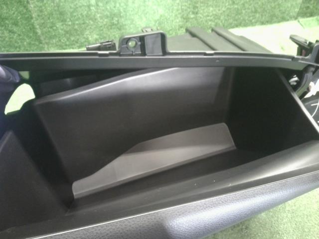 カムリ グローブＢＯＸ DAA-AXVH70 55303-33330-C0