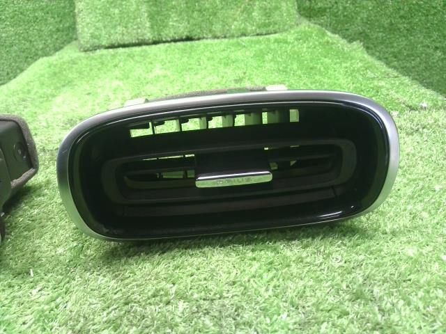 プリウス 内装部品 DLA-ZVW52 55650-47250-C0
