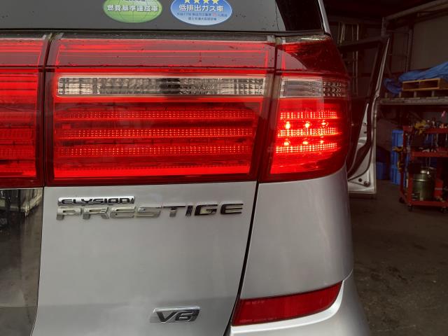 エリシオン 左テールランプ DBA-RR5 33551-SYK-003