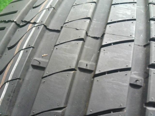 タイヤ関連 タイヤ 225/45R18