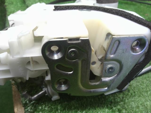 エブリィ 右Ｆドアロックソレノイド EBD-DA17V 82201-64P00