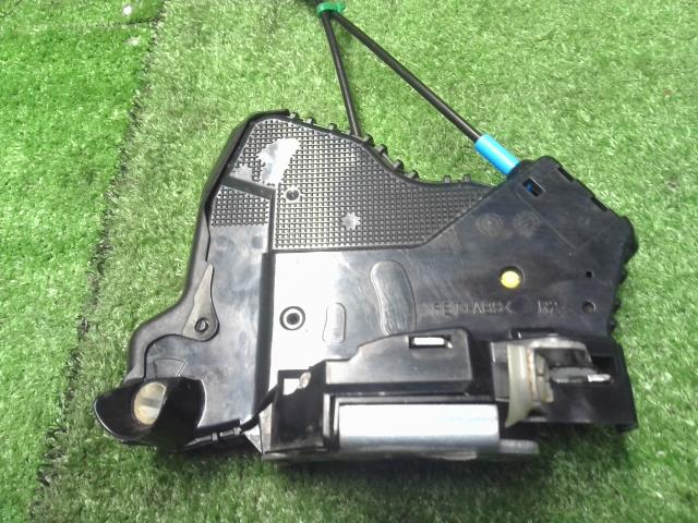 フォレスター 右Ｆドアロックソレノイド DBA-SJG 61032SG020