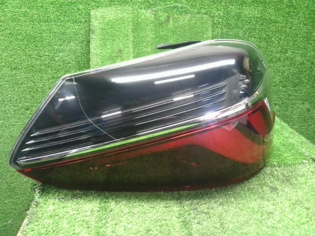 シャトル 左テールランプ 6AA-GP7 33550-TD4-N01