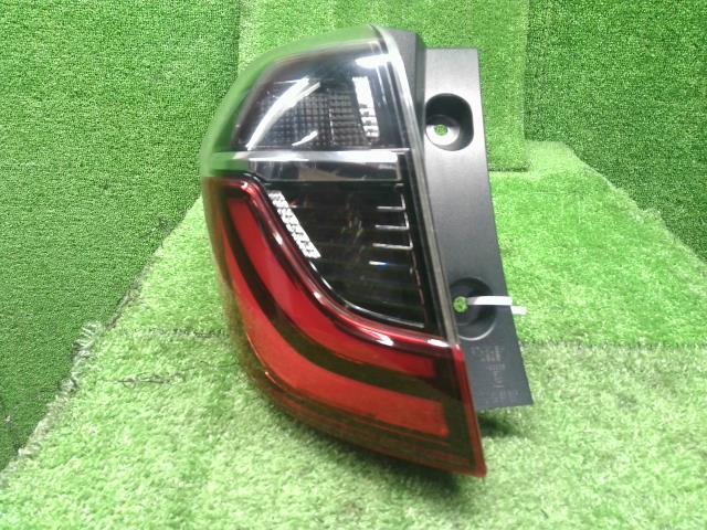 シャトル 左テールランプ 6AA-GP7 33550-TD4-N01