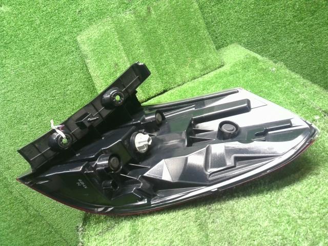 シャトル 左テールランプ 6AA-GP7 33550-TD4-N01