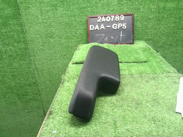 フィット コンソールボックス DAA-GP5 83450-T5C-N01ZC