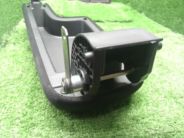 フィット コンソールボックス DAA-GP5 83450-T5C-N01ZC