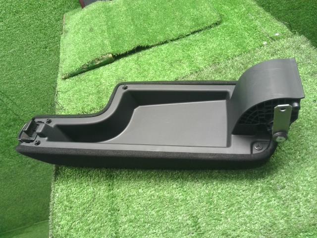 フィット コンソールボックス DAA-GP5 83450-T5C-N01ZC