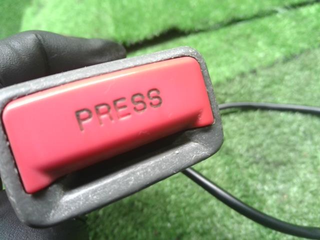 NV100クリッパー ドライバーシートベルト GBD-U72V