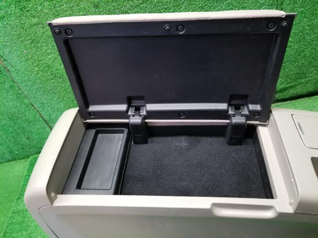 エスティマ コンソールボックス DAA-AHR20W 58810-28520-E0
