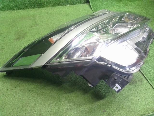 セレナ 右ヘッドランプＡＳＳＹ DAA-GNC27 26010-5TA0A