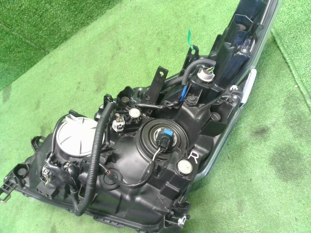 セレナ 右ヘッドランプＡＳＳＹ DAA-GNC27 26010-5TA0A