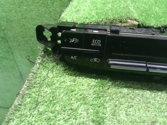 プリウス Ａ／Ｃスイッチパネル DAA-ZVW55 55900-47201