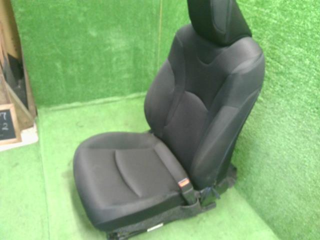 プリウス ドライバーシート DAA-ZVW55 71073-47C60-C5