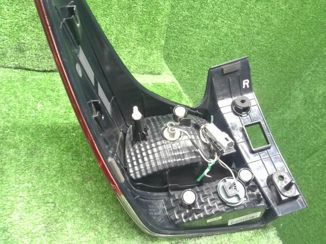 インプレッサ 右テールランプ DBA-GT7 84912FL041