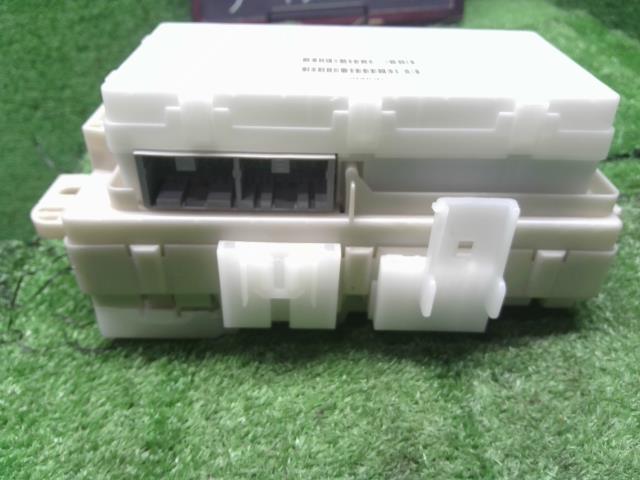 デイズルークス ヒューズボックス DBA-B21A 24352-6A01B