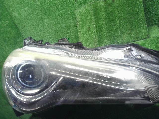 86 右ヘッドランプＡＳＳＹ DBA-ZN6 SU003-02548