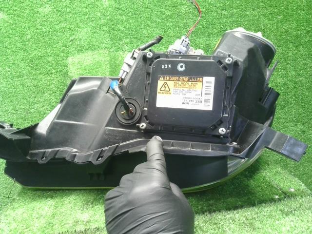 86 右ヘッドランプＡＳＳＹ DBA-ZN6 SU003-02548