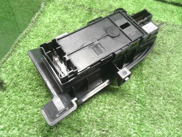 86 パワーウインドウスイッチ DBA-ZN6 SU003-04627