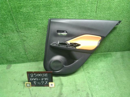 キックス 右Ｒドアトリム