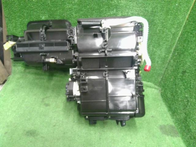 Ｎ－ＢＯＸ カーヒーター DBA-JF3 79106-TTA-952