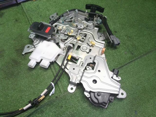 フリード 左Ｒドアロックソレノイド DAA-GP3 72655-SYY-003