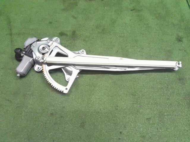 プリウス 右Ｆドアレギュレータ・モーター DAA-ZVW30 69801-52070