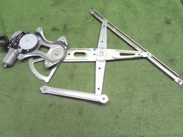プリウス 左Ｆドアレギュレータ・モーター DAA-ZVW30 69802-52070