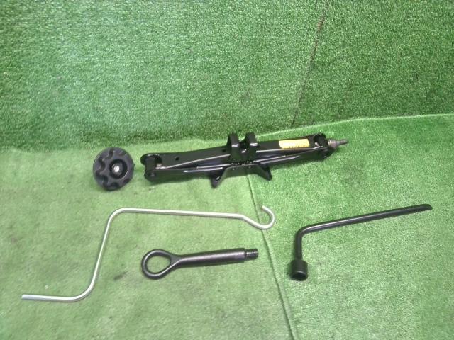 プリウス 車載工具 DAA-ZVW30 09111-33030