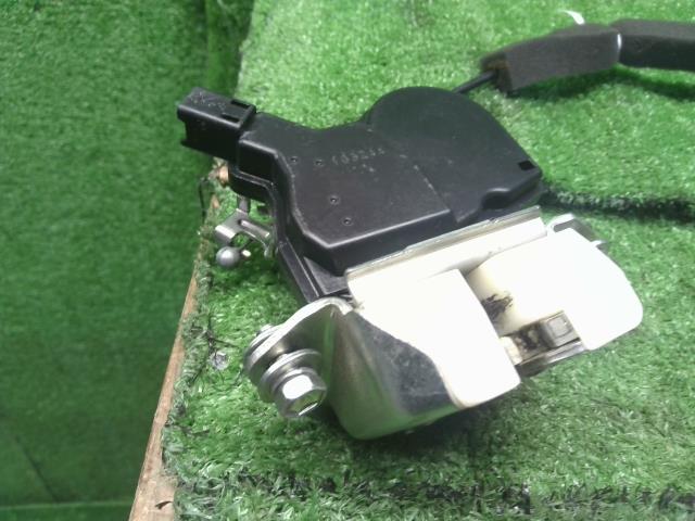 パッソ トランク・バックドアロックソレノイド DBA-KGC35 69350-B1070