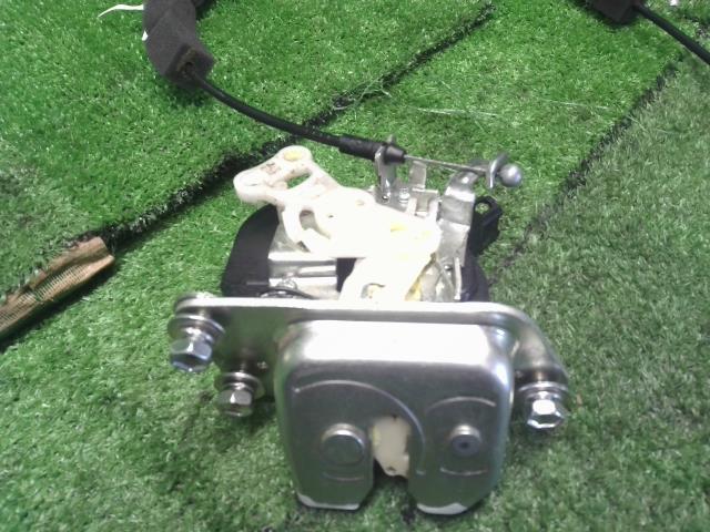 パッソ トランク・バックドアロックソレノイド DBA-KGC35 69350-B1070