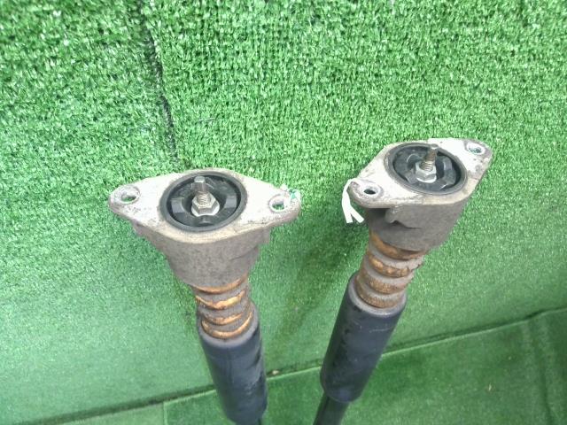 ベリーサ Ｒストラット・アブソーバーセット DBA-DC5W D462-28-70X
