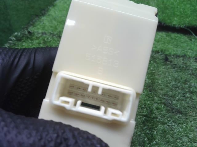 タント パワーウインドウスイッチ 6BA-LA660S 84820-B2530