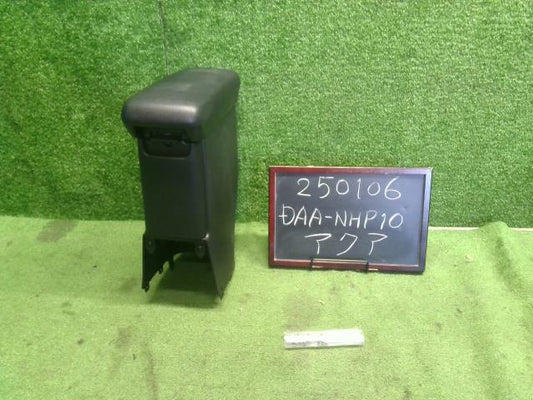 アクア アームレスト DAA-NHP10 58905-52060-C0