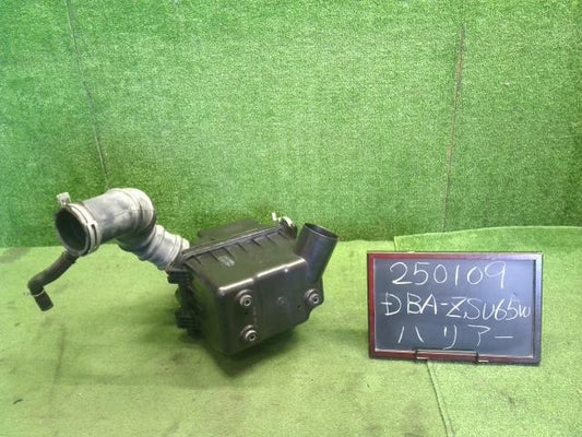ハリアー エアクリーナーＡＳＳＹ DBA-ZSU65W 17700-37241
