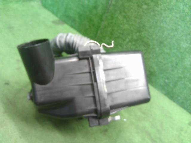 ハリアー エアクリーナーＡＳＳＹ DBA-ZSU65W 17700-37241