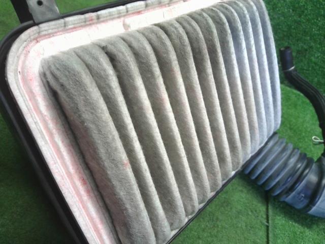 ハリアー エアクリーナーＡＳＳＹ DBA-ZSU65W 17700-37241