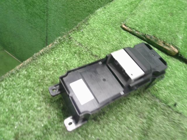 Ｎ－ＷＧＮ パワーウインドウスイッチ DBA-JH1 35750-T6G-J01