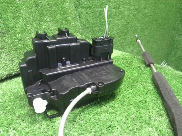 キューブ トランク・バックドアロックソレノイド DBA-Z12 90500-1FA0B