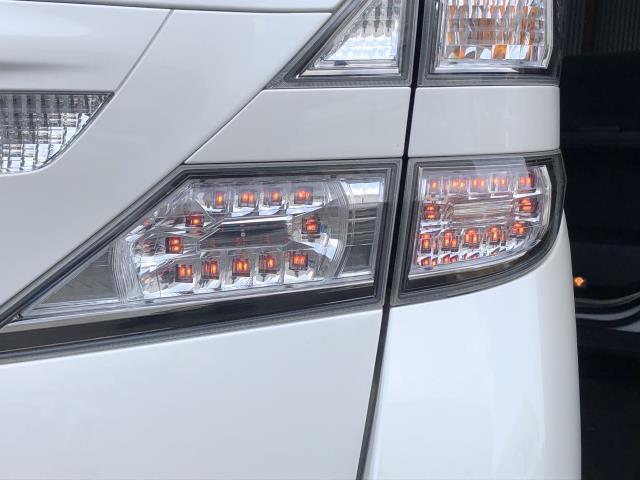 ヴェルファイア 右テールランプ DBA-GGH25W 81551-58090