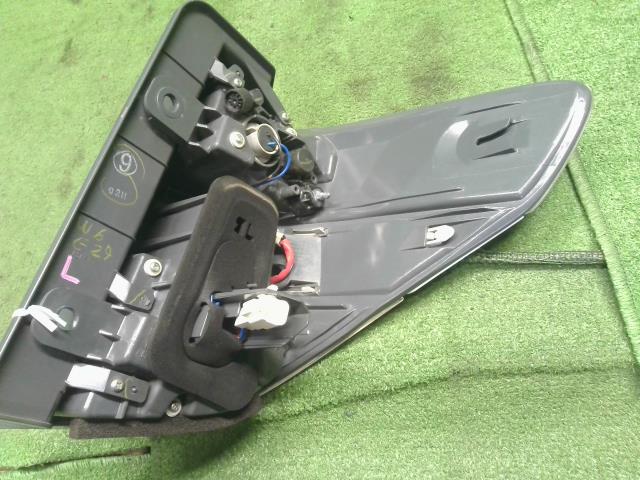 ヴェルファイア 左テールランプ DBA-GGH25W 81561-58090