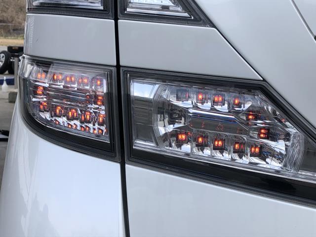 ヴェルファイア 左テールランプ DBA-GGH25W 81561-58090